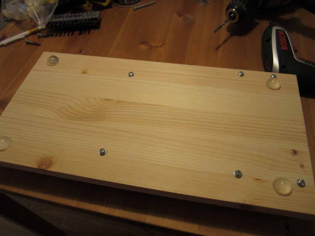A wooden motherboard tray ENTROPUX!