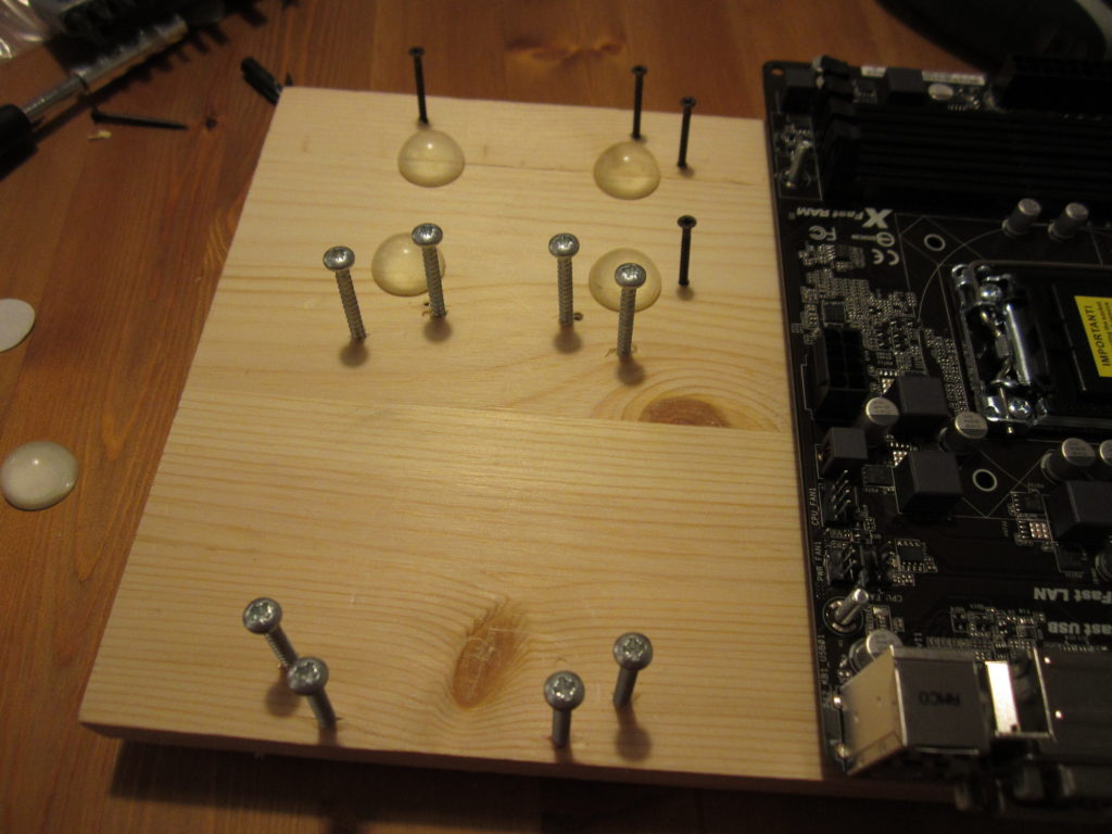 A wooden motherboard tray ENTROPUX!